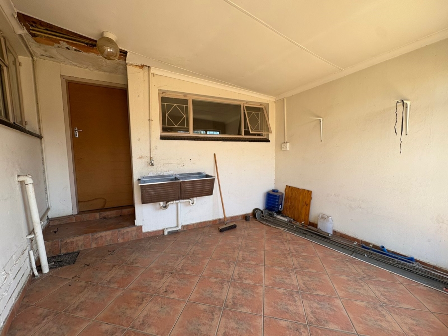 6 Bedroom Property for Sale in Bodorp North West